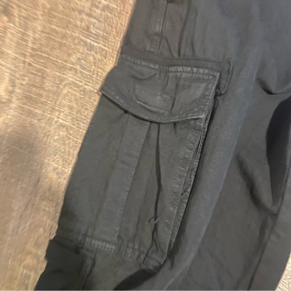 NWT BDG Urban Outfitters Black Cargo Pants Size 29W 32L - Picture 4 of 10